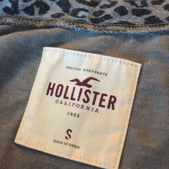 Hollister Off the Shoulder Leopard Top - Picture 9 of 11